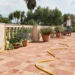 B&M Hozelock Superhoze 30m -B and M Store 338032 hozelock 30m expanding superhoze 3