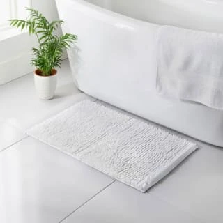 B&M Signature Microfibre Noodle Bath Mat - White 3 B&M Signature Microfibre Noodle Bath Mat - White