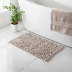 B&M Signature Microfibre Noodle Bath Mat - Biscuit